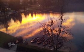 Pletna Lake View Apartment